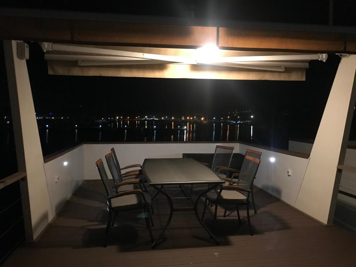 Floating House Varoni Pola Esterno foto
